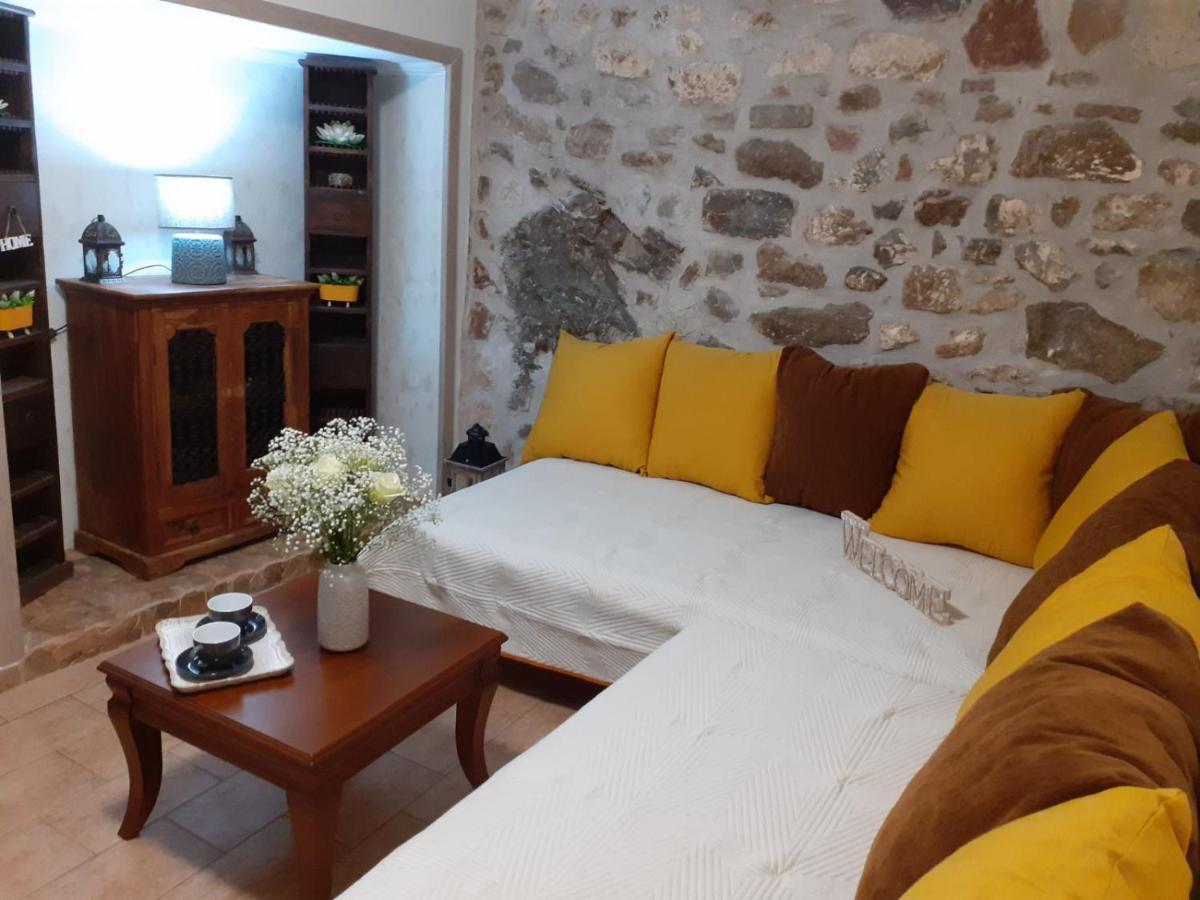 Stone Clock's House Apartment